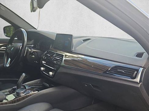 Used 2018 BMW 530i RWD image 15