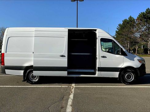 Used 2025 Mercedes-Benz Sprinter 2500 image 25