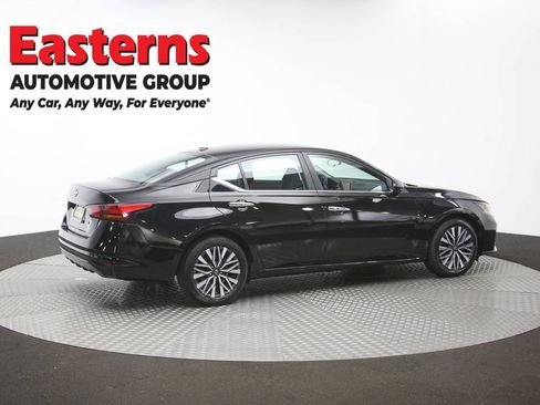 Used 2025 Nissan Altima 2.5 SV FWD image 43
