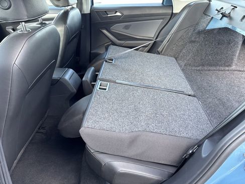 Used 2025 Volkswagen Jetta SE FWD image 25