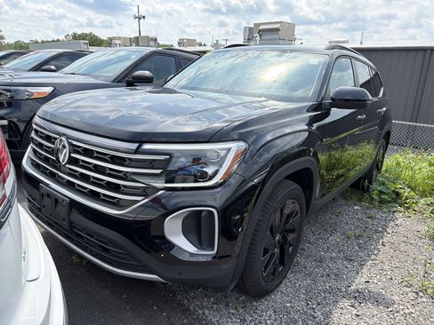 Used 2024 Volkswagen Atlas SE AWD/4WD image 3
