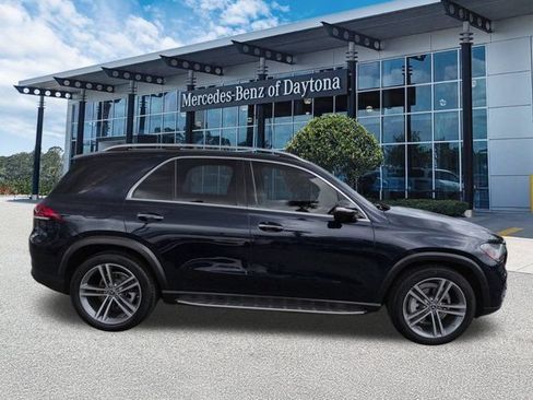 Certified 2021 Mercedes-Benz GLE 350 w/ Premium Package image 3