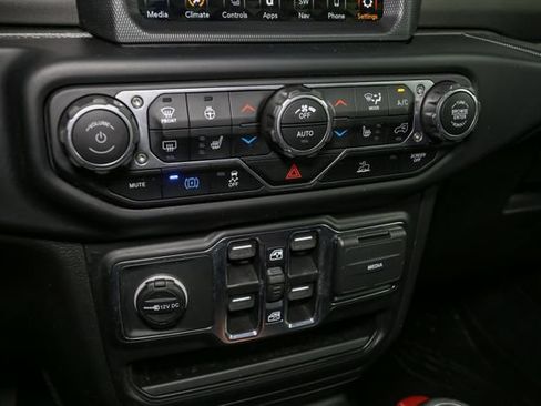 Used 2023 Jeep Wrangler Unlimited w/ Sun & Screen Package AWD/4WD image 28