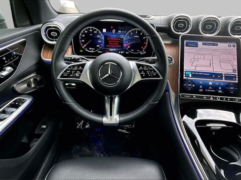 Used 2023 Mercedes-Benz GLC 300 image 6