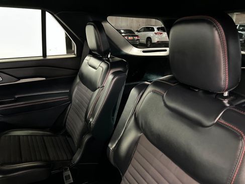 Used 2025 Ford Explorer ST-Line AWD/4WD image 20
