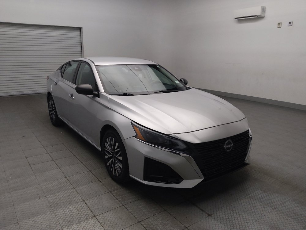 Used 2024 Nissan Altima 2.5 SV FWD image 13