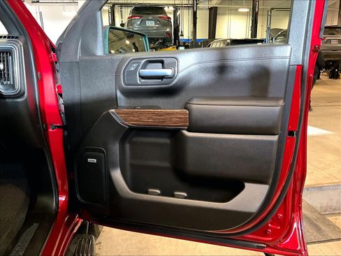 Used 2020 Chevrolet Silverado 1500 High Country w/ Technology Package image 12