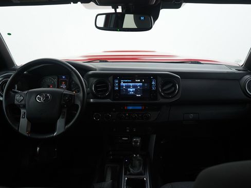 Used 2018 Toyota Tacoma TRD Sport image 12