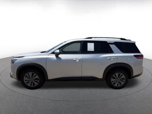 Used 2025 Nissan Pathfinder SV FWD image 9