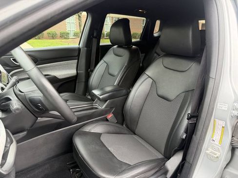 Used 2024 Jeep Compass Latitude AWD/4WD image 11