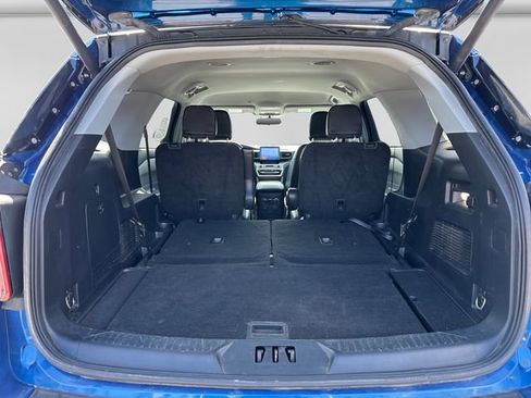 Used 2022 Ford Explorer XLT w/ Equipment Group 202A AWD/4WD image 19