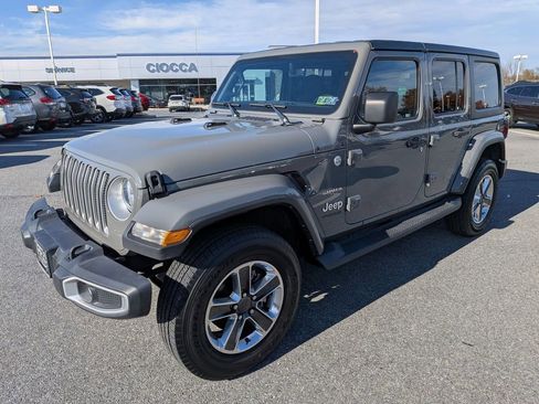 Used 2022 Jeep Wrangler Unlimited Sahara AWD/4WD image 3