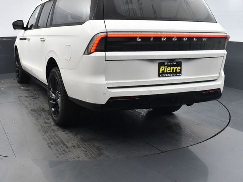 New 2025 Lincoln Navigator L Reserve w/ Jet Appearance Package image 7