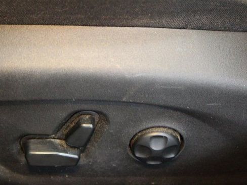 Used 2016 Chrysler 200 Limited FWD image 18