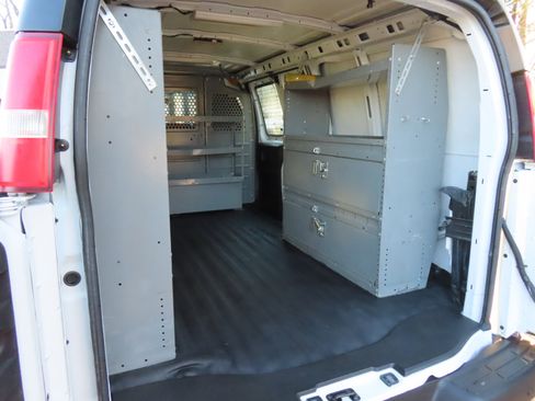 Used 2015 Chevrolet Express 2500 image 12