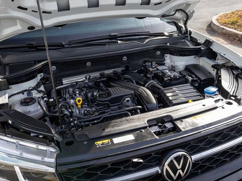 Used 2024 Volkswagen Taos SE image 28