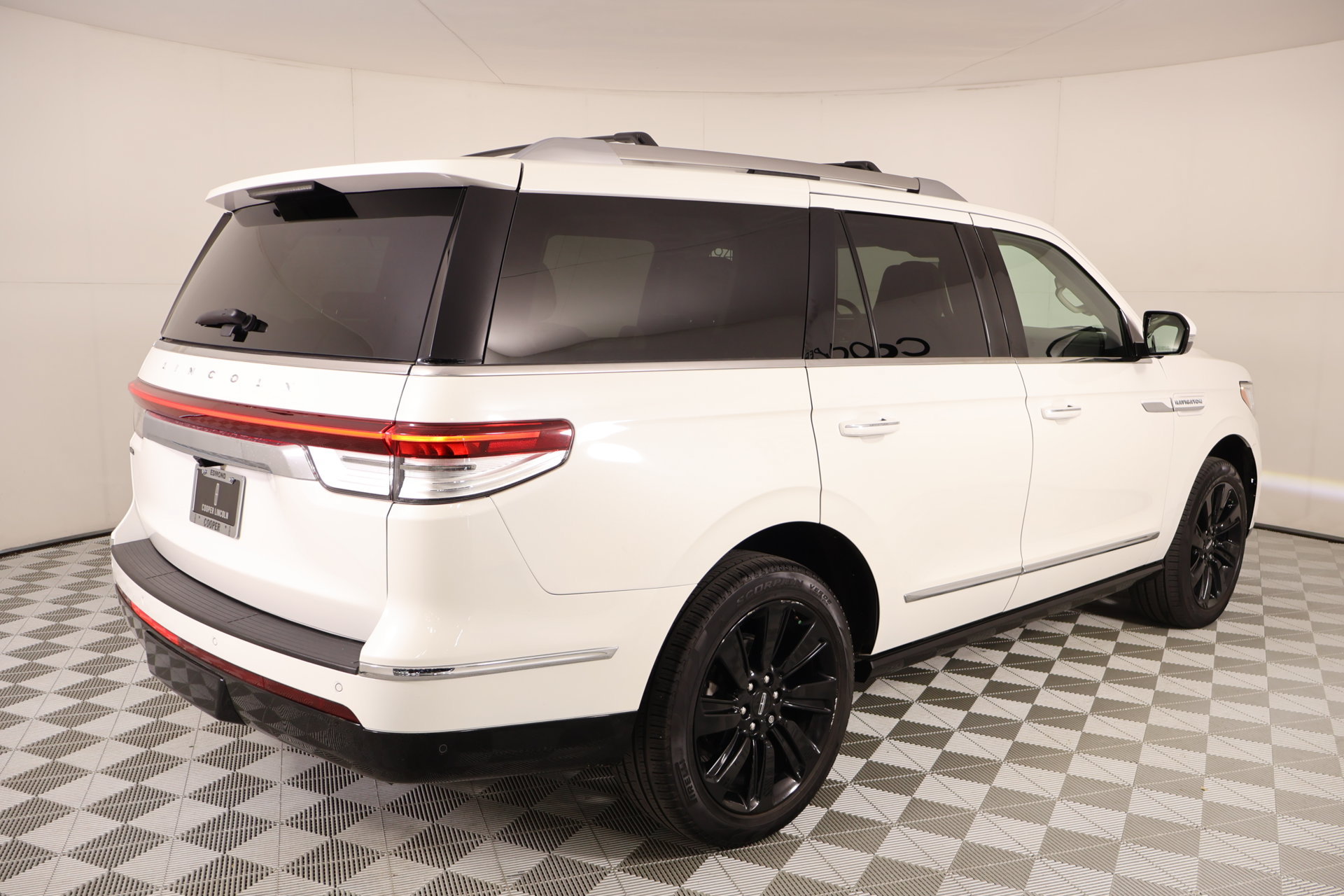 Used 2024 Lincoln Navigator Reserve AWD/4WD image 23