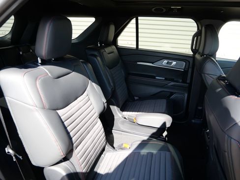New 2026 Ford Explorer ST-Line w/ ST-Line Street Pack AWD/4WD image 14
