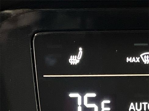 Certified 2025 Volkswagen Taos SE image 26