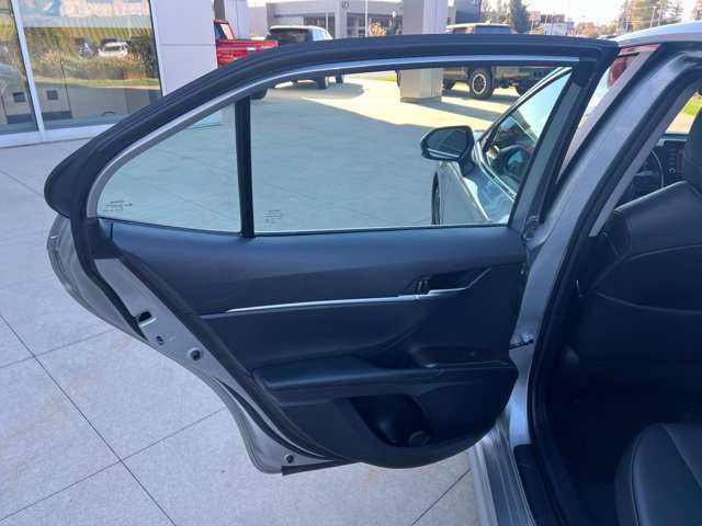 Used 2022 Toyota Camry SE FWD image 27