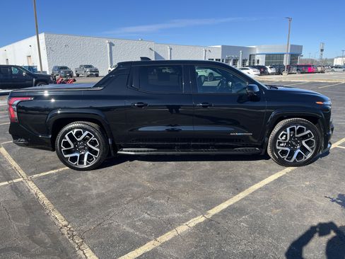 Used 2025 Chevrolet Silverado EV RST image 7