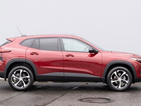 Used 2025 Chevrolet Trax RS image 23