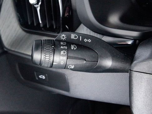 Certified 2025 Volvo XC60 B5 Plus image 20