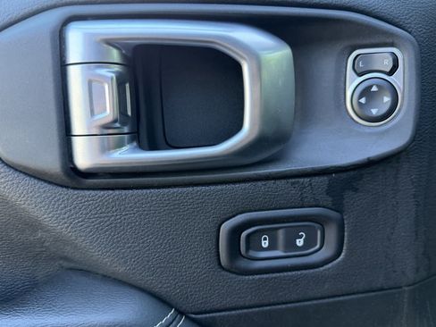 Used 2020 Jeep Wrangler Unlimited Sahara AWD/4WD image 14