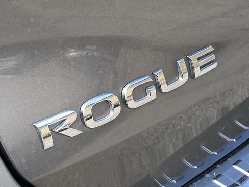 Used 2019 Nissan Rogue S w/ Special Edition Package FWD image 6