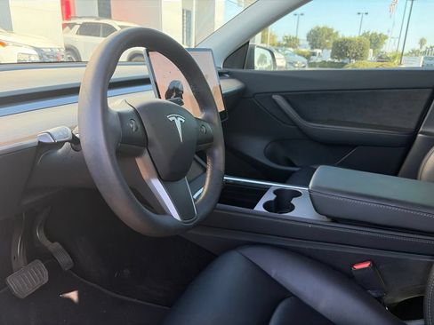 Used 2022 Tesla Model Y Long Range AWD/4WD image 9