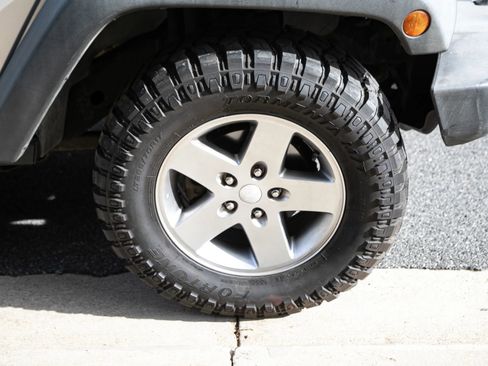 Used 2012 Jeep Wrangler Unlimited Rubicon w/ Connectivity Group image 14