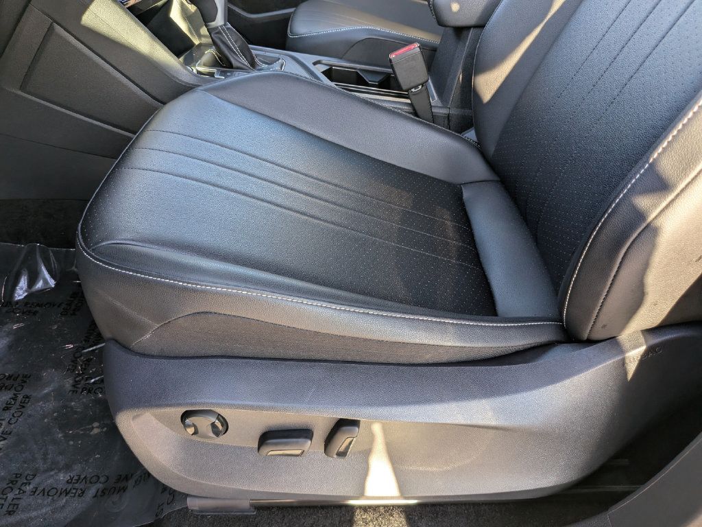 Certified 2023 Volkswagen Tiguan SE R-Line FWD image 18