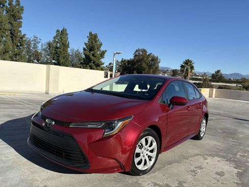 Used 2025 Toyota Corolla LE image 3