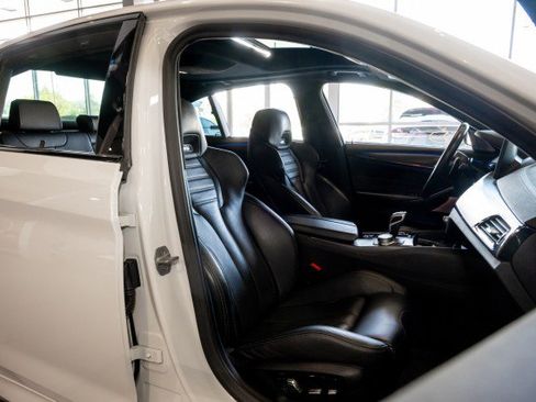 Used 2021 BMW M5 w/ Executive Package image 28