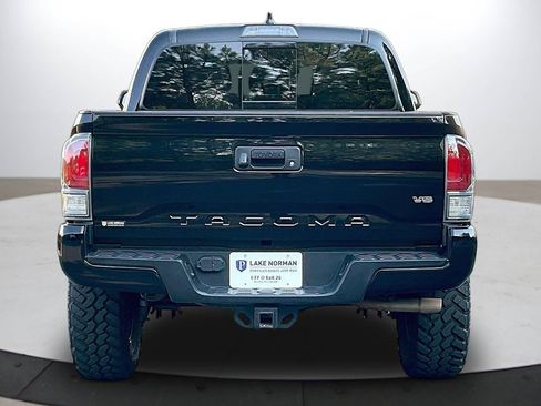 Used 2020 Toyota Tacoma TRD Sport AWD/4WD image 8