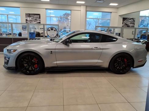Used 2022 Ford Mustang Shelby GT500 w/ Technology Package image 4