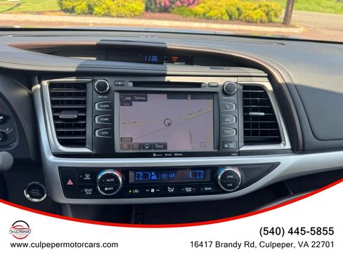 Used 2019 Toyota Highlander XLE image 24