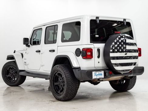 Used 2018 Jeep Wrangler Unlimited Sahara AWD/4WD image 27