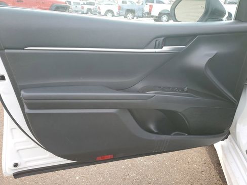 Used 2021 Toyota Camry SE image 9