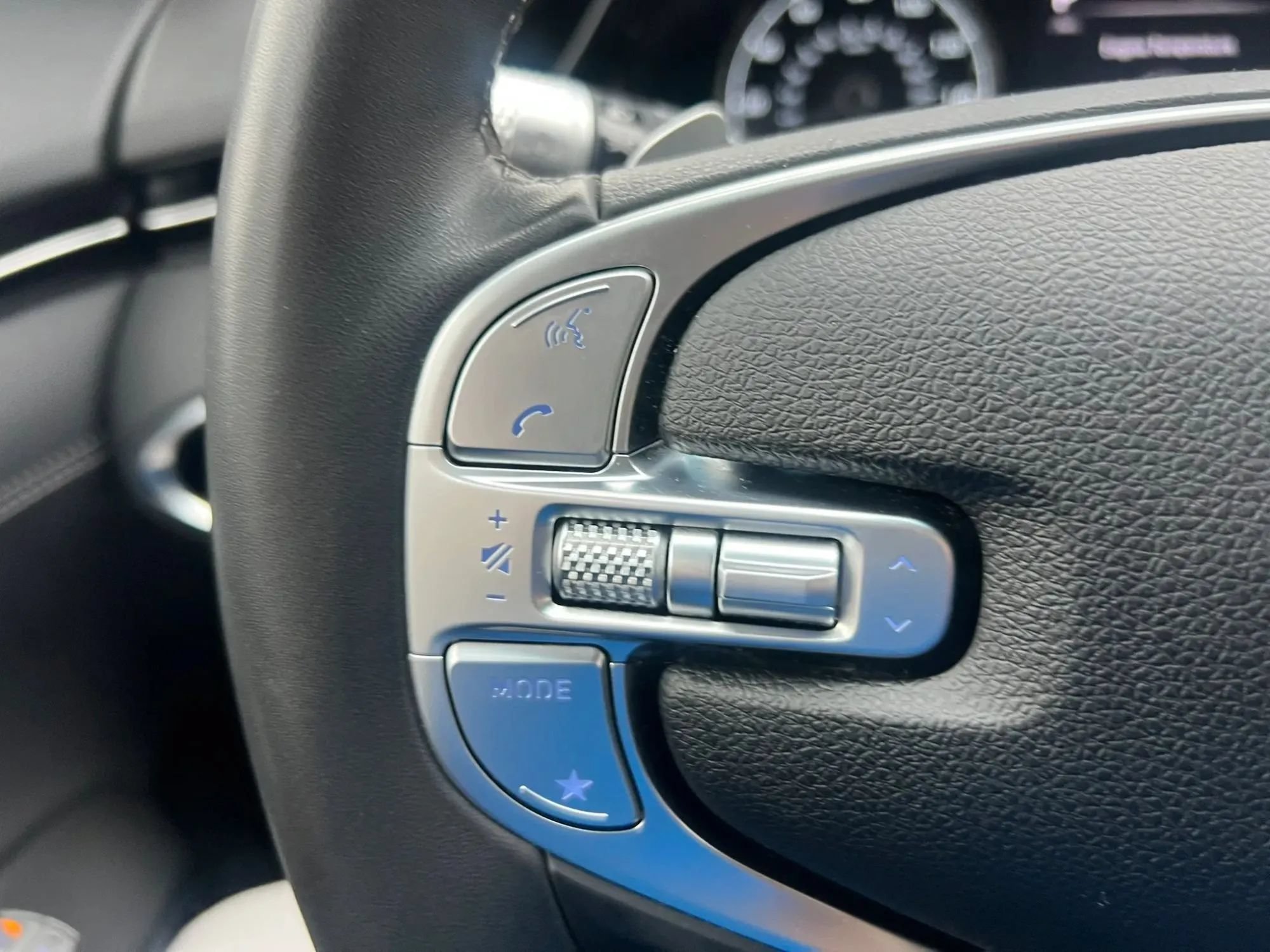 Used 2025 Genesis GV70 2.5T AWD/4WD image 19
