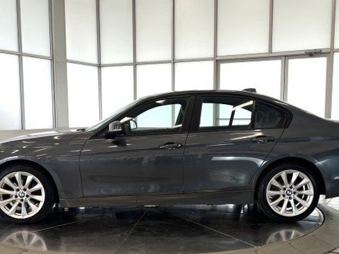 Used 2016 BMW 320i xDrive Sedan AWD/4WD image 4