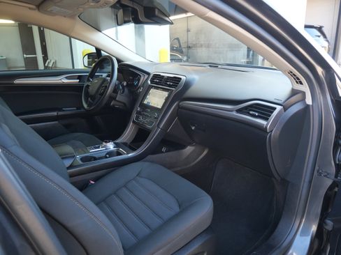 Used 2019 Ford Fusion SE image 14