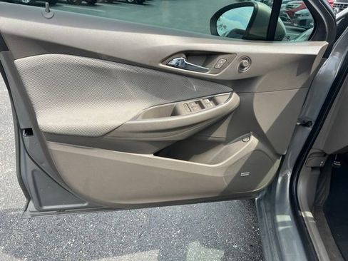 Used 2018 Chevrolet Cruze LT w/ Sun And Sound Package FWD image 25