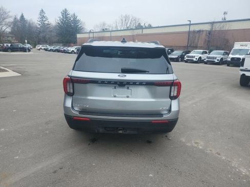 Used 2025 Ford Explorer Active image 6