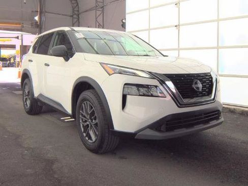 Used 2023 Nissan Rogue S FWD image 3