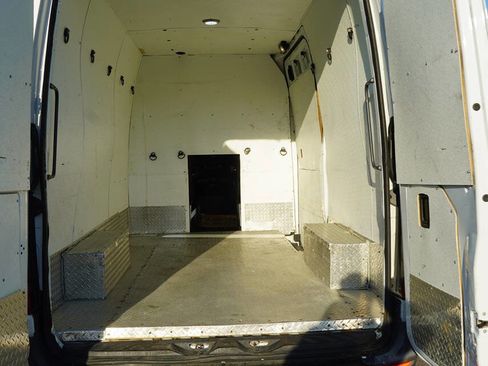 Used 2020 Freightliner Sprinter 2500 RWD image 22
