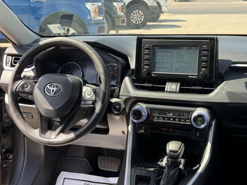 Used 2020 Toyota RAV4 XLE FWD image 11