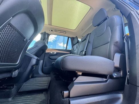 Used 2022 Volvo XC90 T6 Momentum w/ Climate Package AWD/4WD image 16