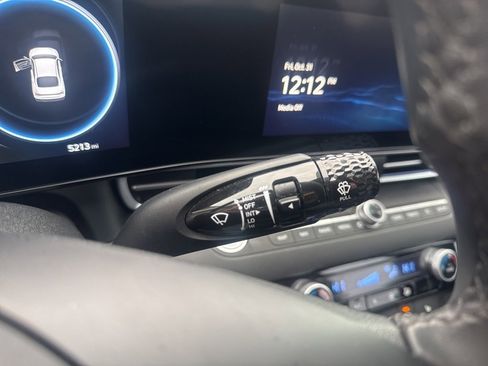 Used 2025 Hyundai Elantra SEL image 29