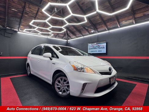 Used 2014 Toyota Prius V Two FWD image 1